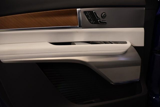 New 2026 Cadillac Vistiq Sport image 9