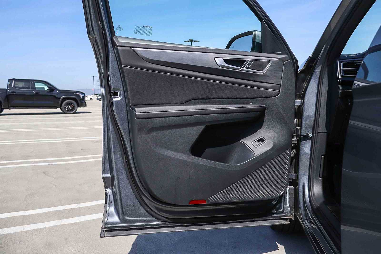 Used 2025 Volkswagen Atlas Cross Sport SE image 20