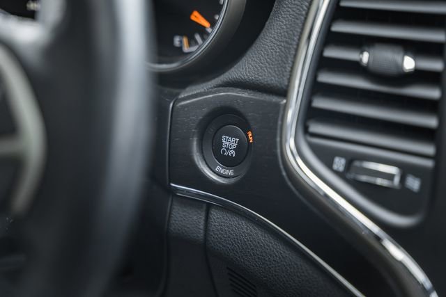 Used 2016 Jeep Grand Cherokee Limited image 25