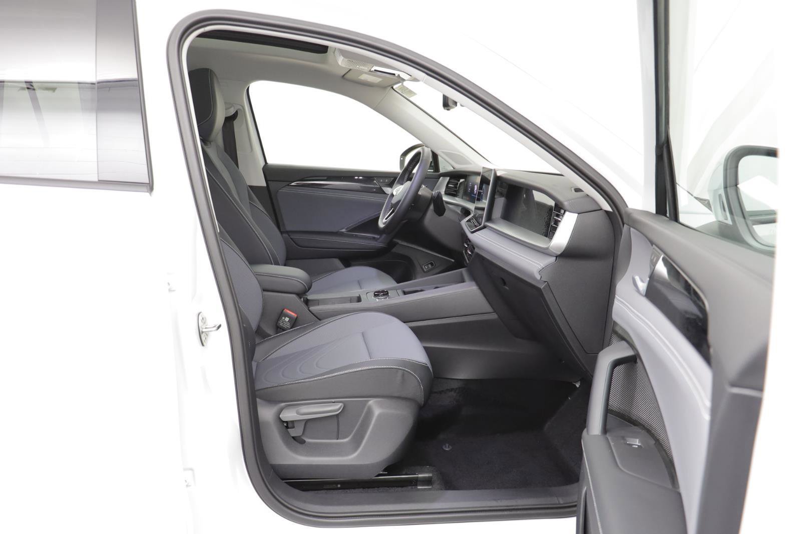 New 2026 Volkswagen Tiguan SE image 18