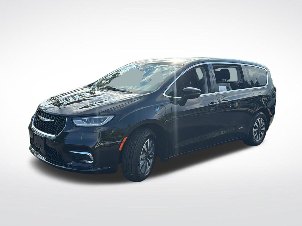 Used 2023 Chrysler Pacifica Touring-L FWD video 3
