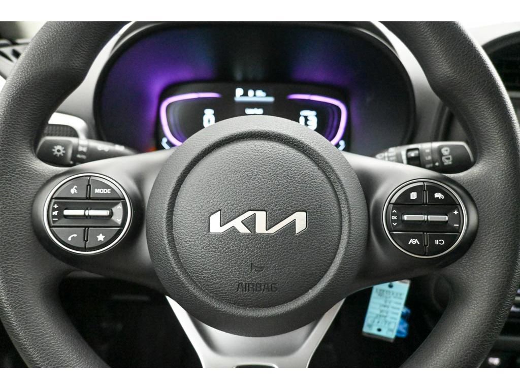 Used 2025 Kia Soul LX image 11