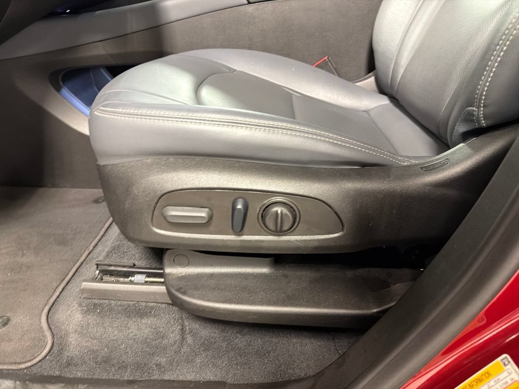 Used 2024 Buick Enclave Essence w/ Sport Touring Edition FWD image 25