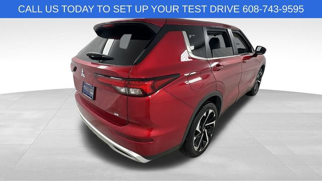 Used 2023 Mitsubishi Outlander SE image 3