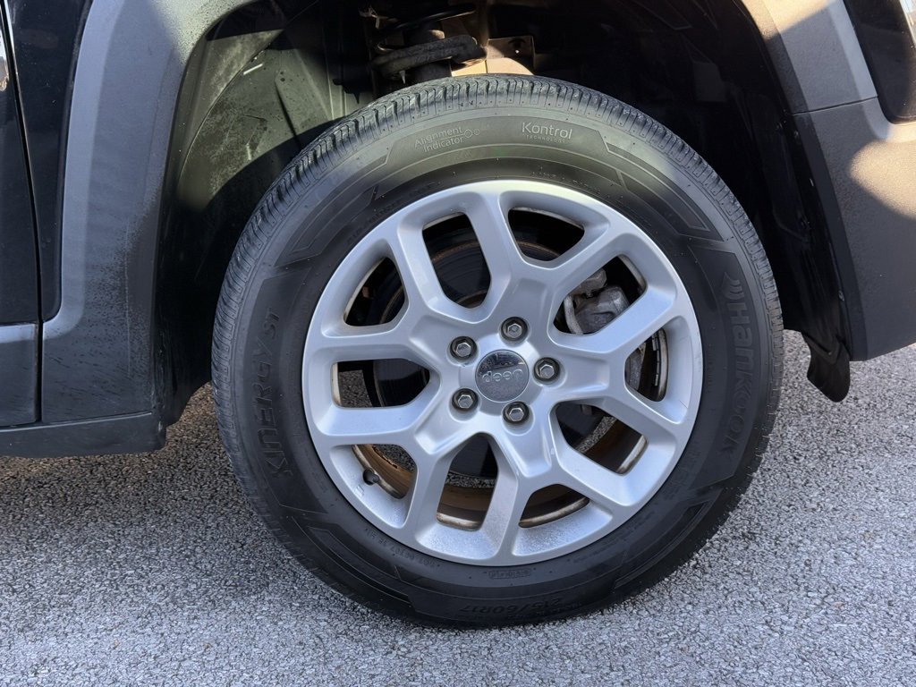 Used 2017 Jeep Renegade Latitude image 39