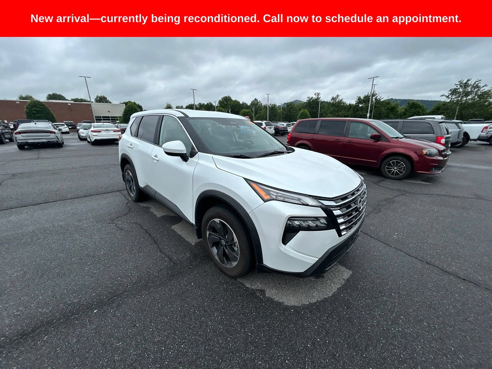 Used 2025 Nissan Rogue SV AWD/4WD image 3