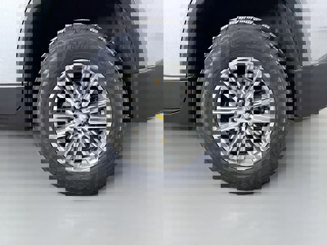 Used 2023 Chevrolet Traverse LT w/ LPO, Floor Liner Package image 33