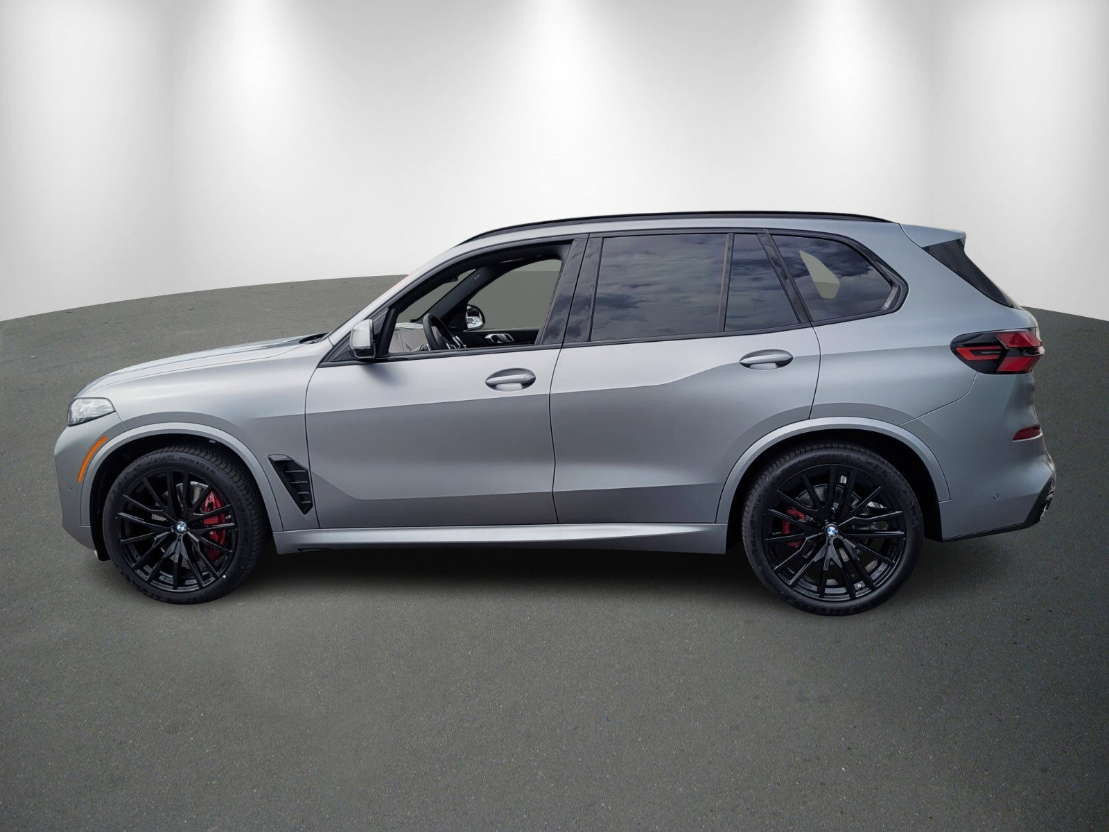 New 2026 BMW X5 sDrive40i w/ M Sport Package image 4