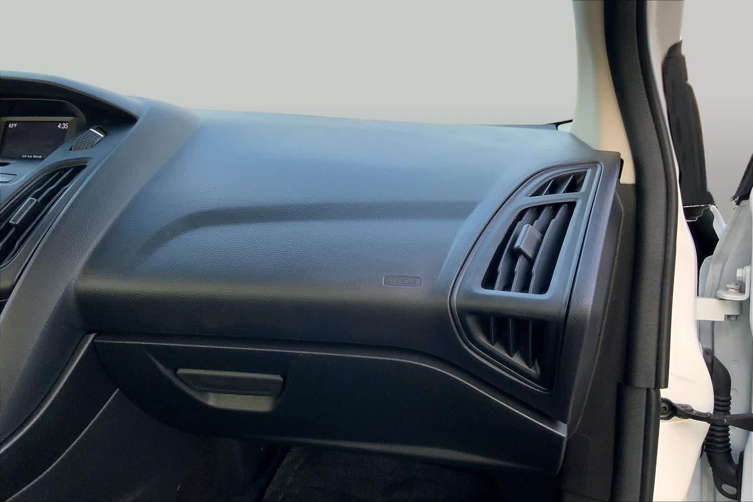 Used 2017 Ford Focus SE FWD image 18