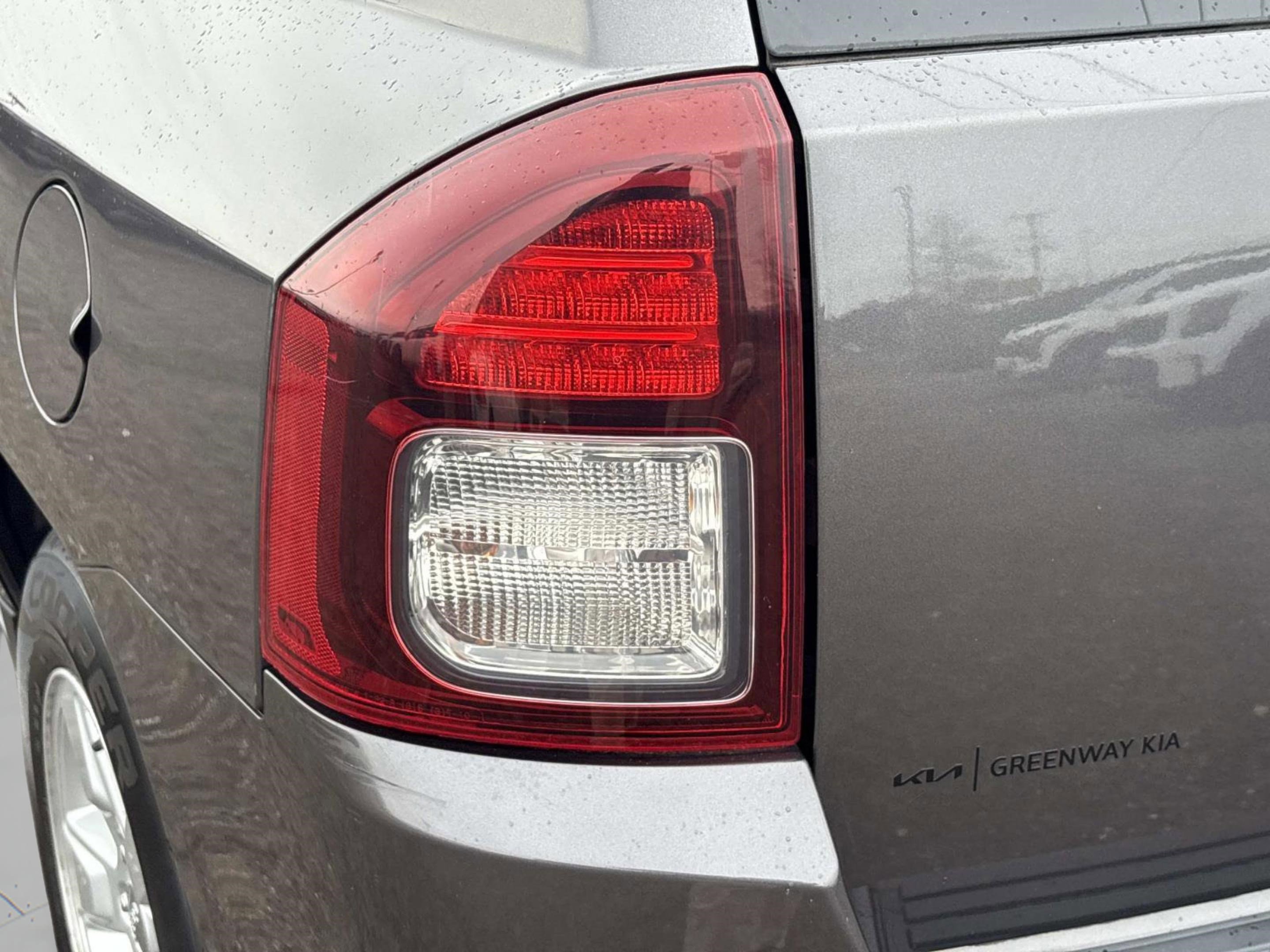 Used 2016 Jeep Compass Latitude image 11