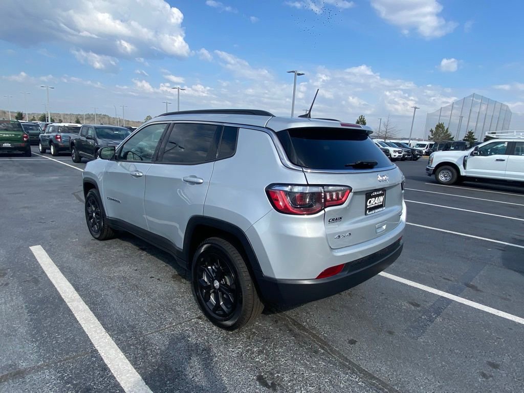 Used 2024 Jeep Compass Latitude image 5