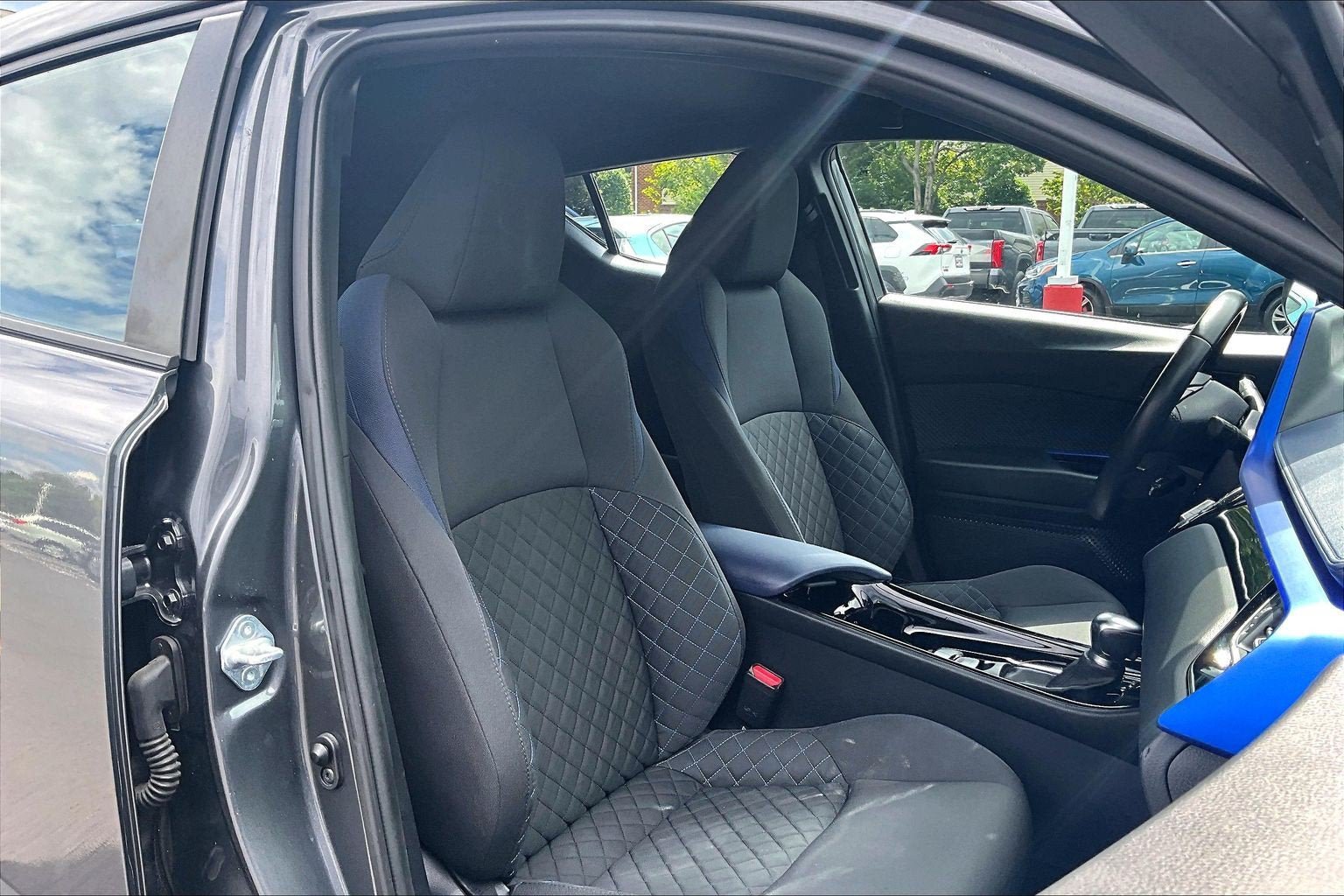 Used 2022 Toyota C-HR XLE FWD image 7