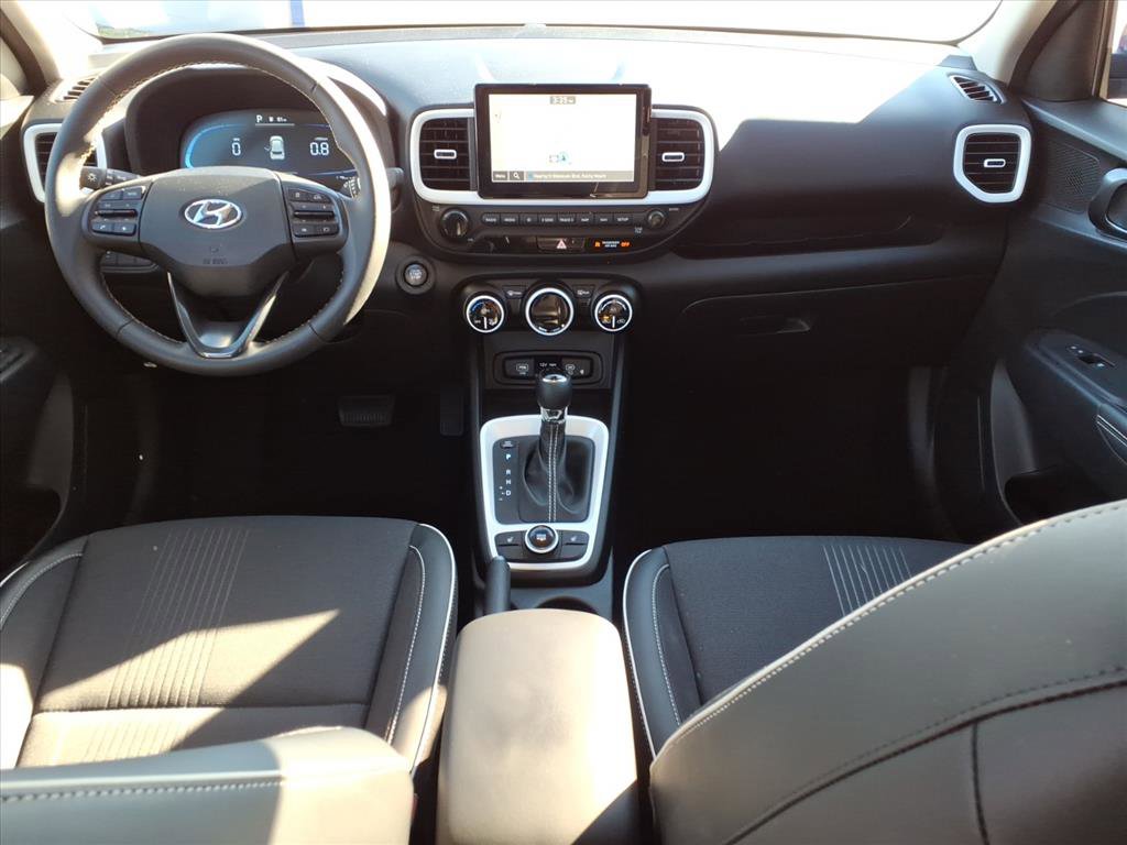 Used 2025 Hyundai Venue Limited image 7