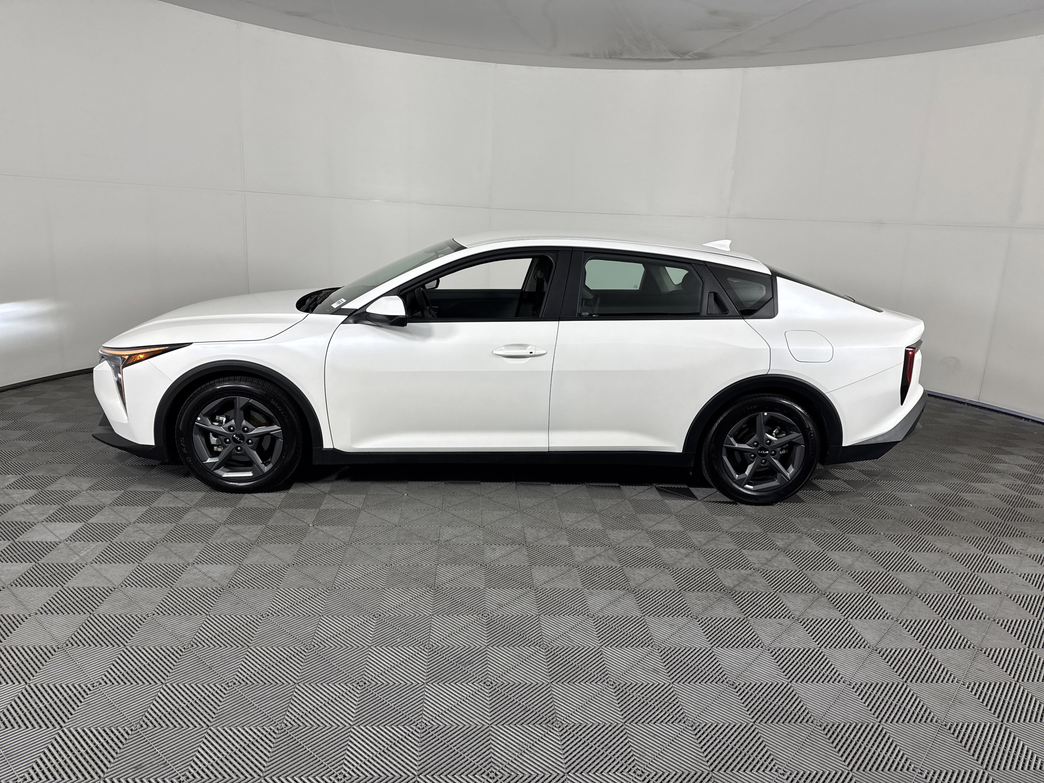 Used 2025 Kia K4 LXS FWD image 7