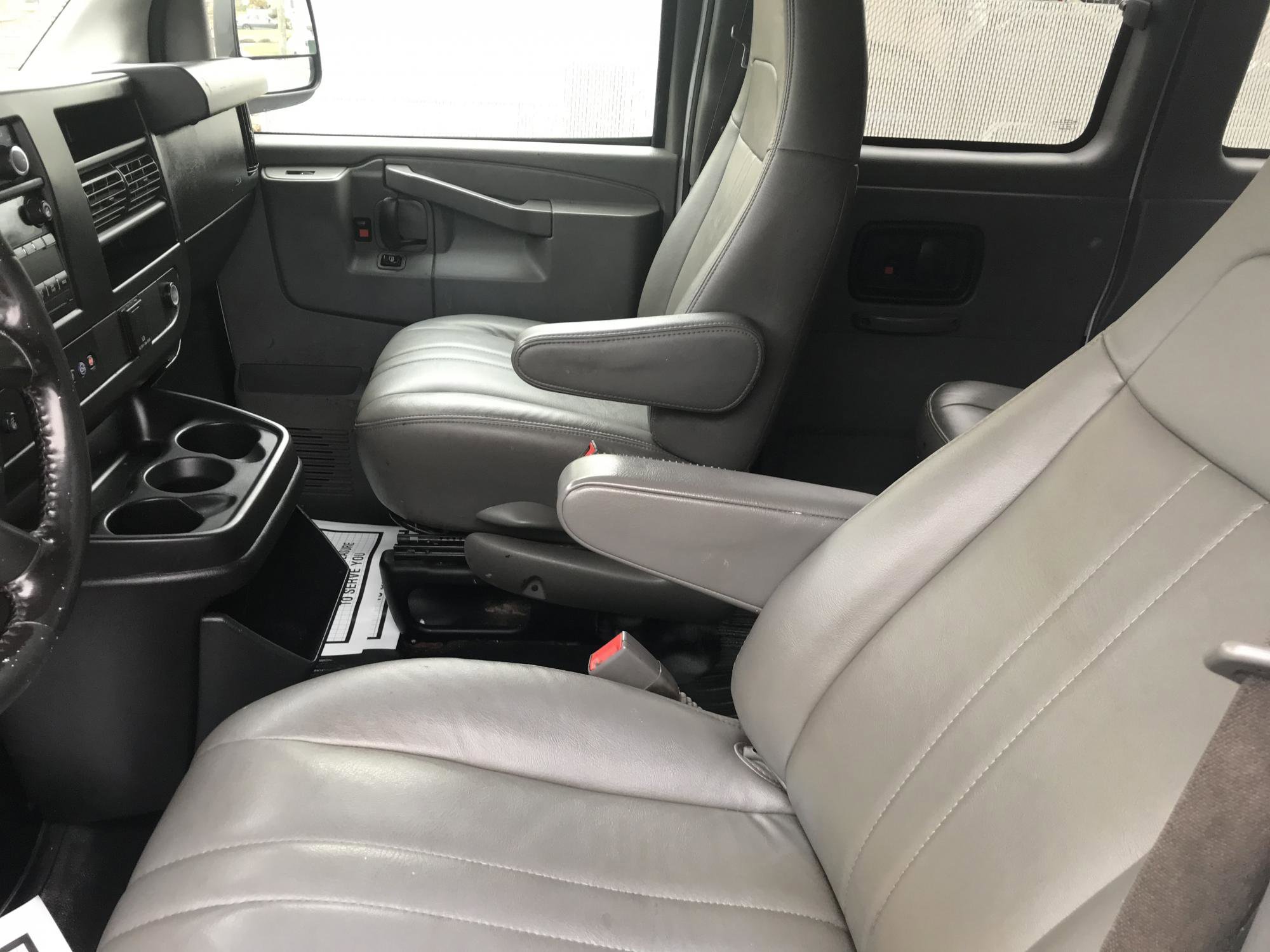 Used 2020 Chevrolet Express 3500 LS image 8