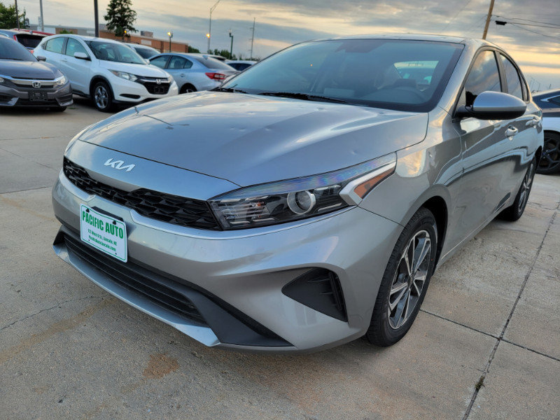 Used 2023 Kia Forte LXS FWD image 3