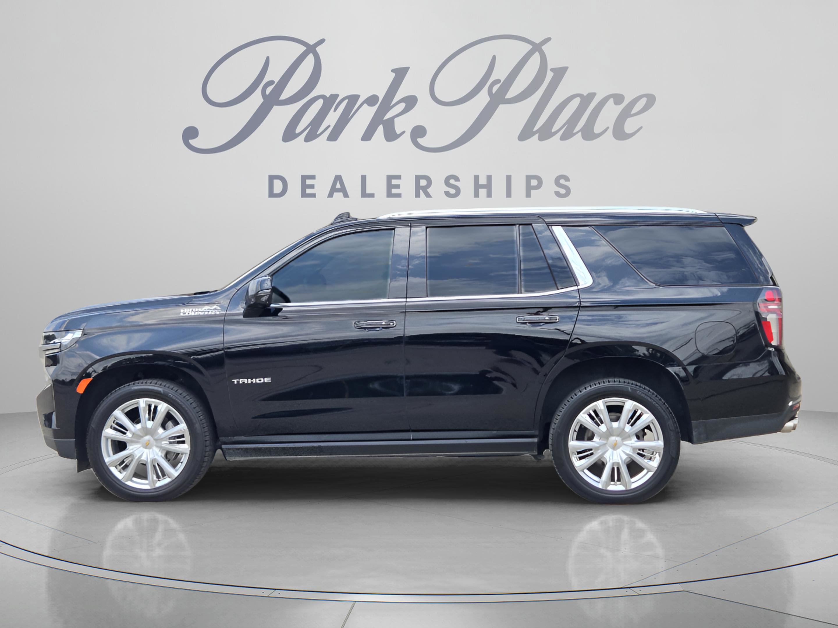 Used 2021 Chevrolet Tahoe High Country w/ Premium Package RWD image 2