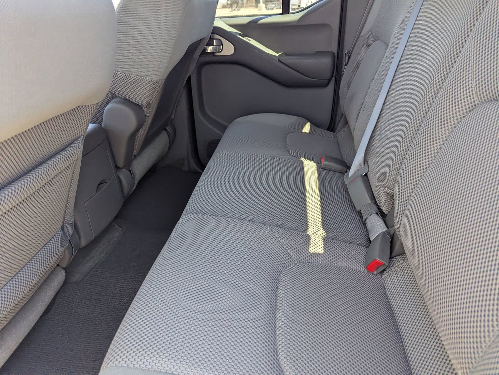 Used 2011 Nissan Frontier SV RWD image 15