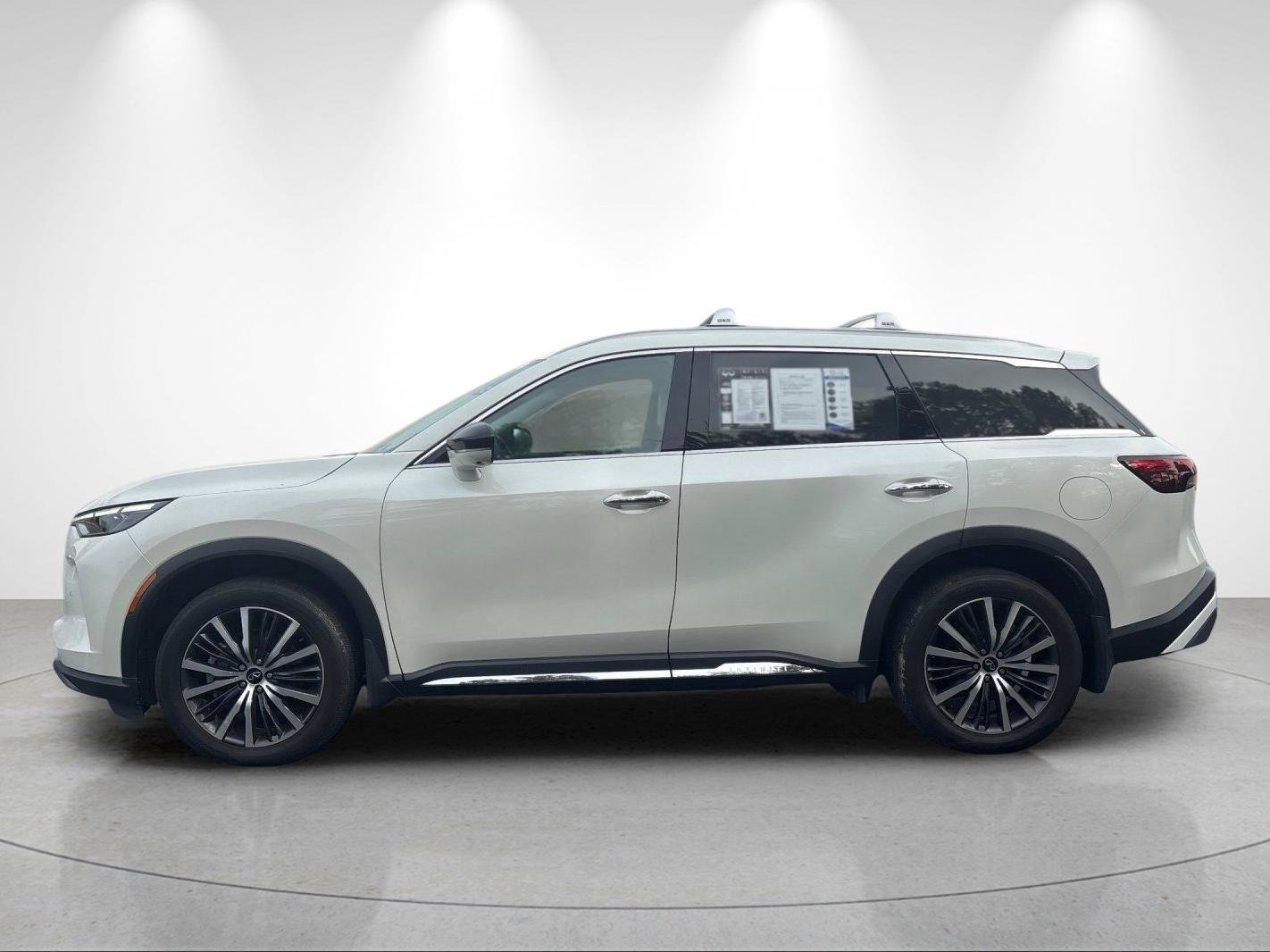 Used 2023 INFINITI QX60 Sensory w/ Cargo Package AWD/4WD image 2