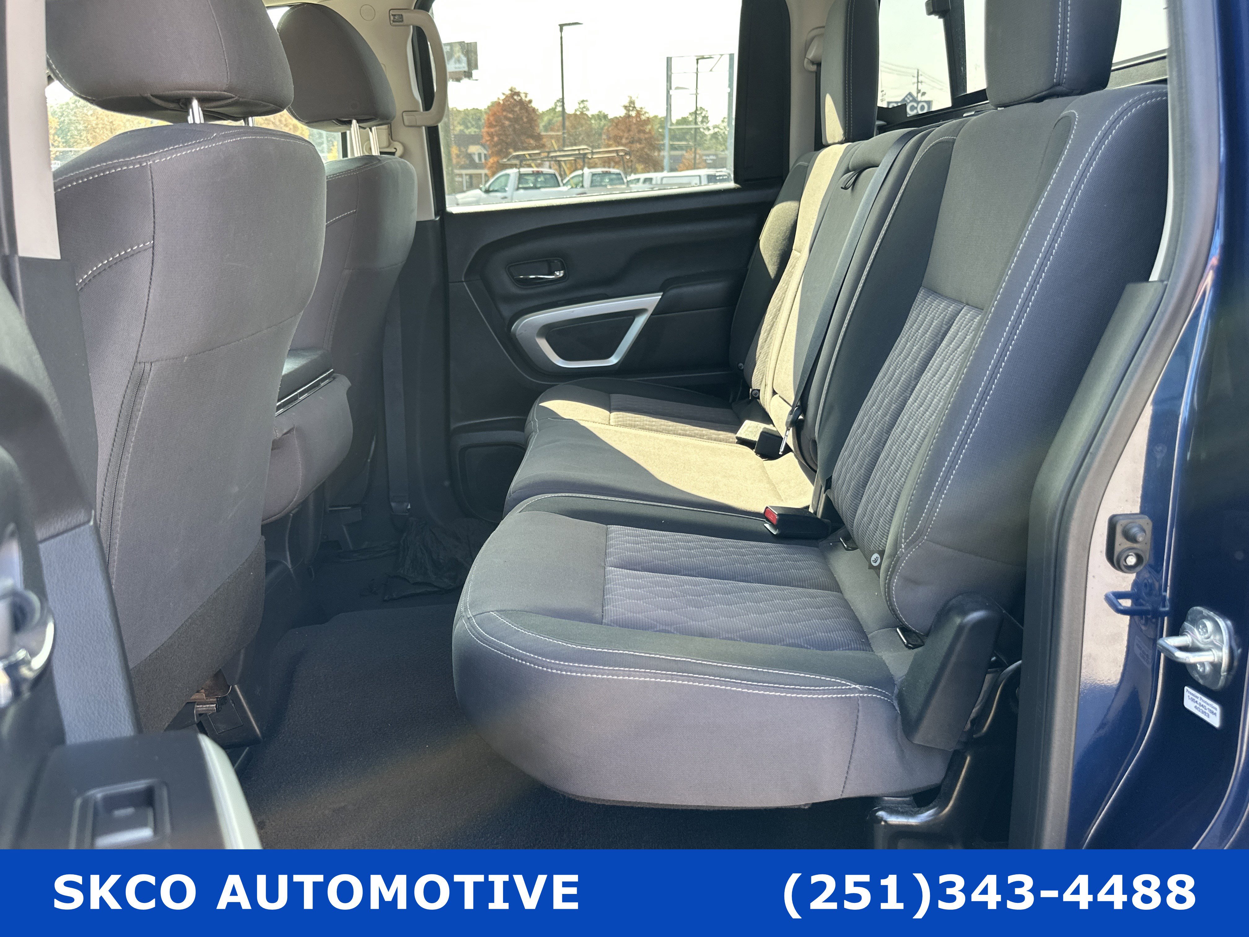 Used 2022 Nissan Titan SV image 14