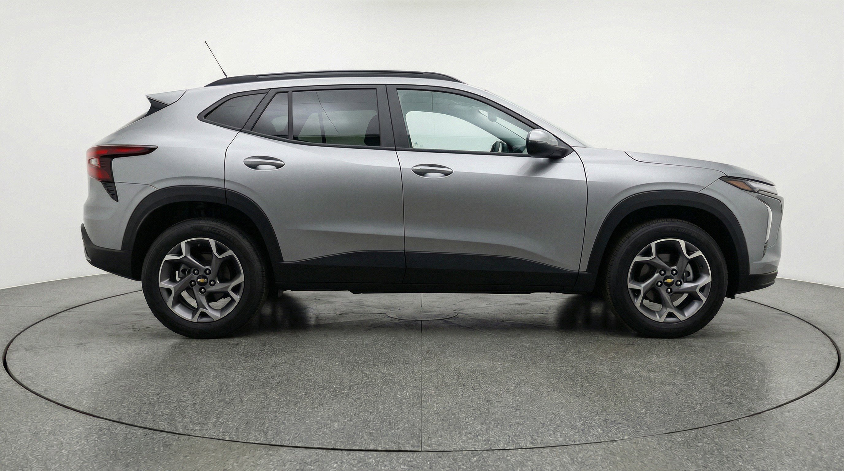 Used 2025 Chevrolet Trax LT w/ LT Convenience Package image 11