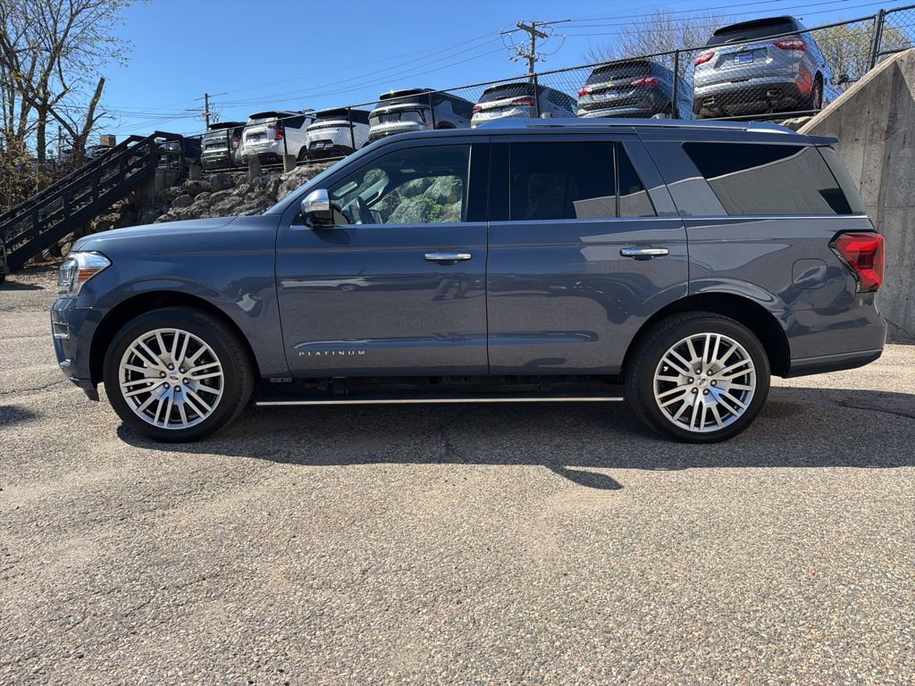 Used 2023 Ford Expedition Platinum AWD/4WD image 2