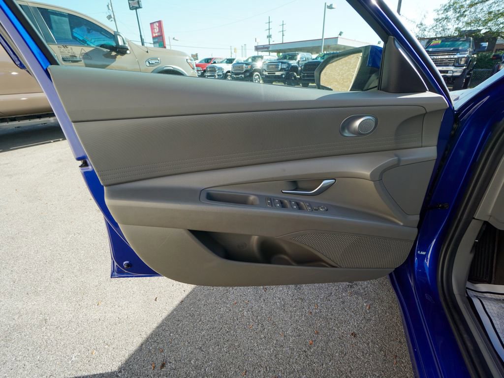Used 2024 Hyundai Elantra SEL image 15