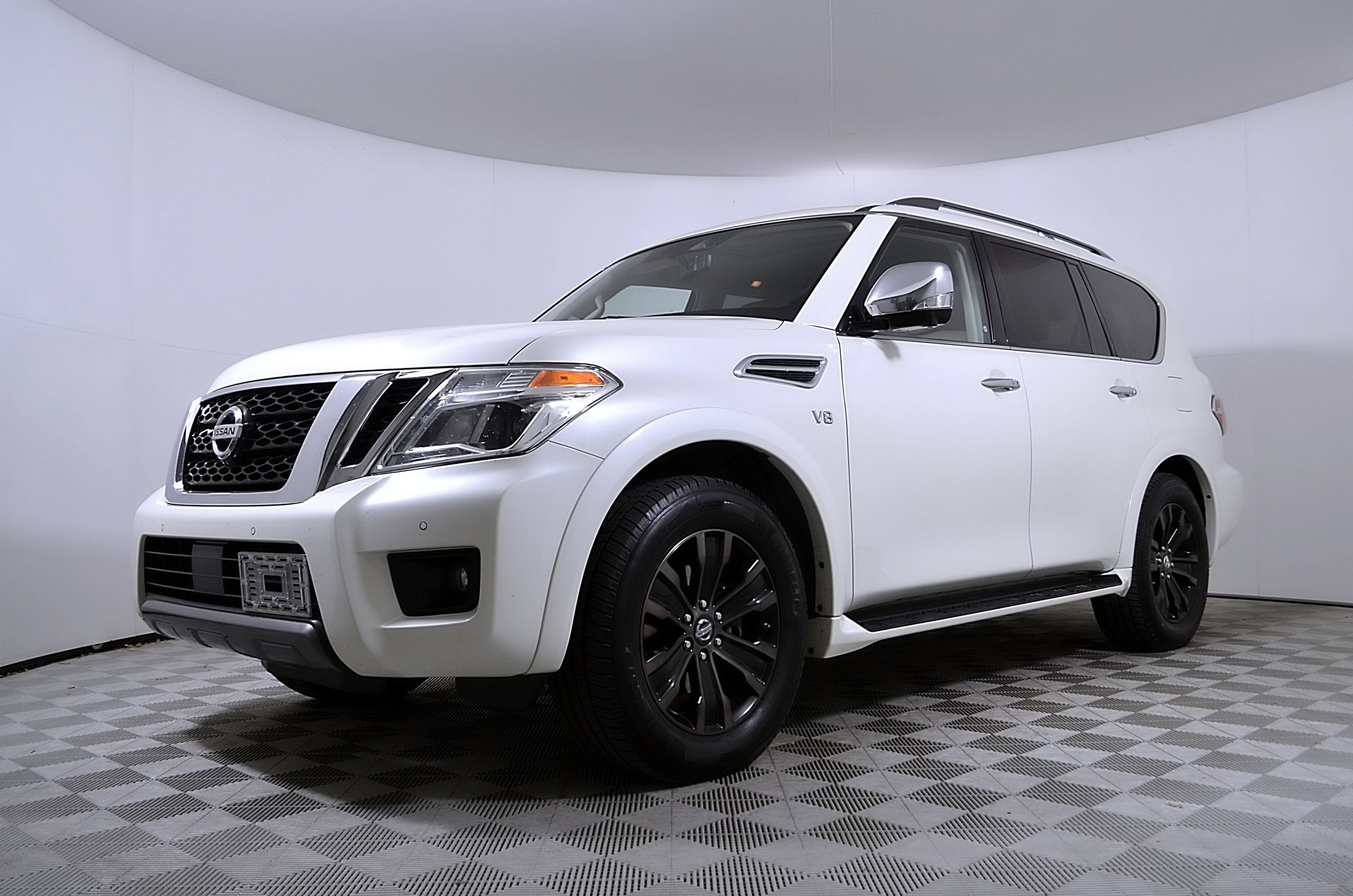 Used 2020 Nissan Armada Platinum w/ Captain's Chairs Package AWD/4WD image 2