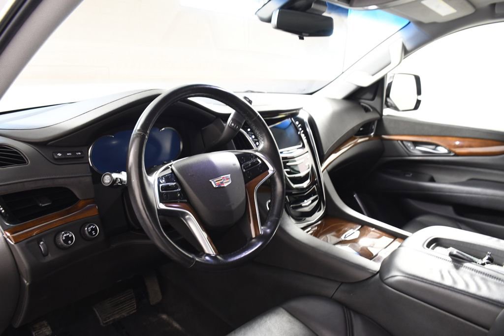 Used 2017 Cadillac Escalade Luxury image 12