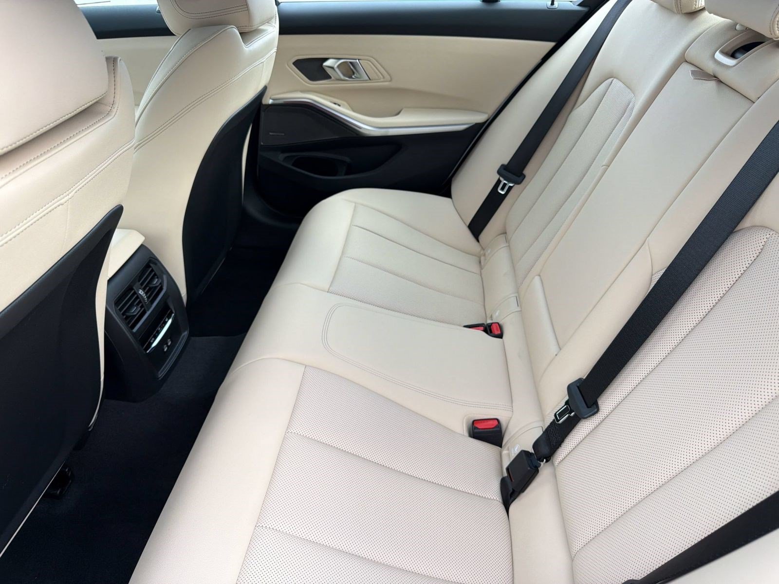 New 2026 BMW 330i Sedan w/ Premium Package RWD image 28