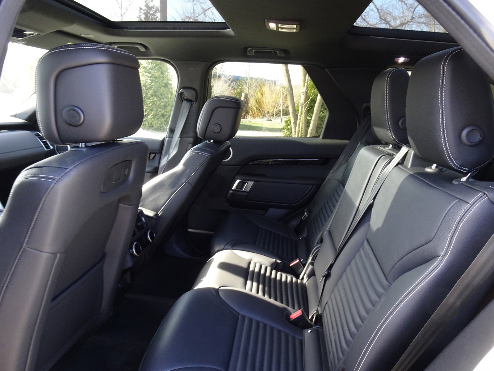 New 2025 Land Rover Discovery S image 21