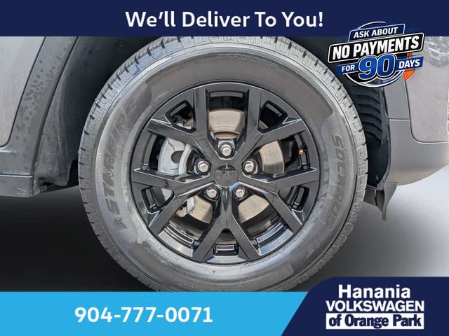 Used 2024 Jeep Grand Cherokee Altitude RWD image 11