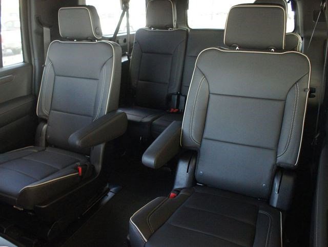 New 2025 Chevrolet Suburban Premier RWD image 8