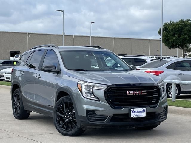 Used 2023 GMC Terrain SLE w/ Driver Convenience Package FWD image 2