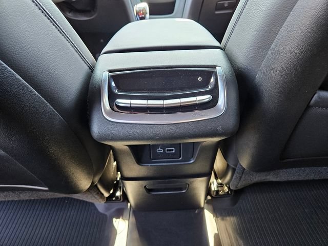 Used 2025 Cadillac XT6 Luxury FWD image 11
