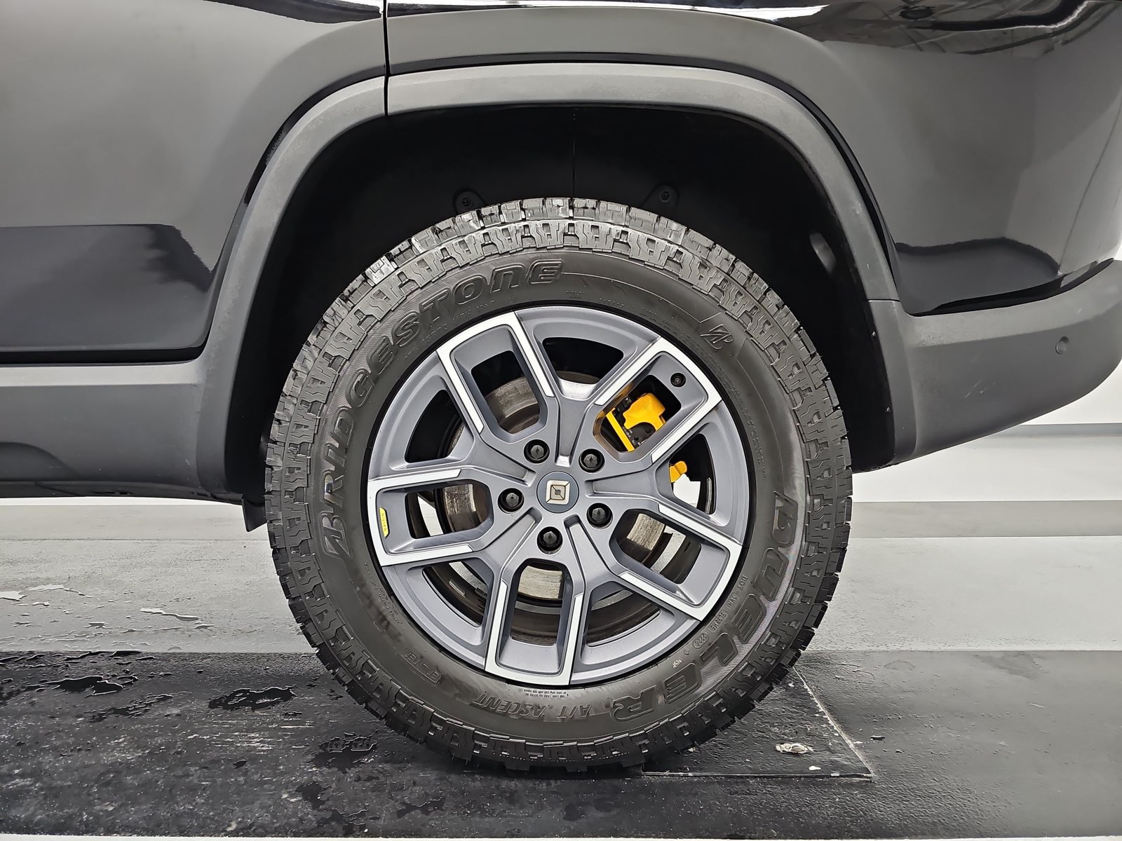 Used 2023 Rivian R1S Adventure Quad AWD/4WD image 10