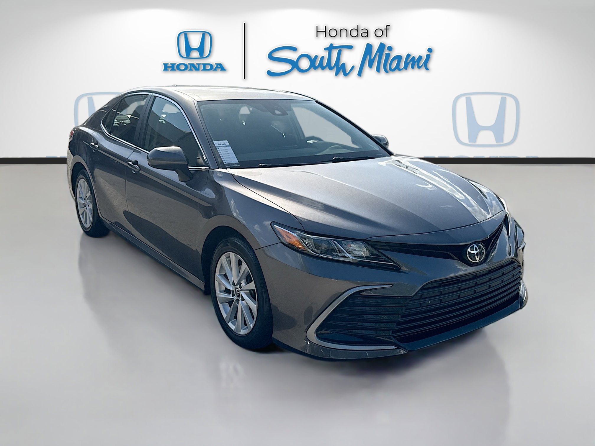 Used 2021 Toyota Camry LE FWD image 1