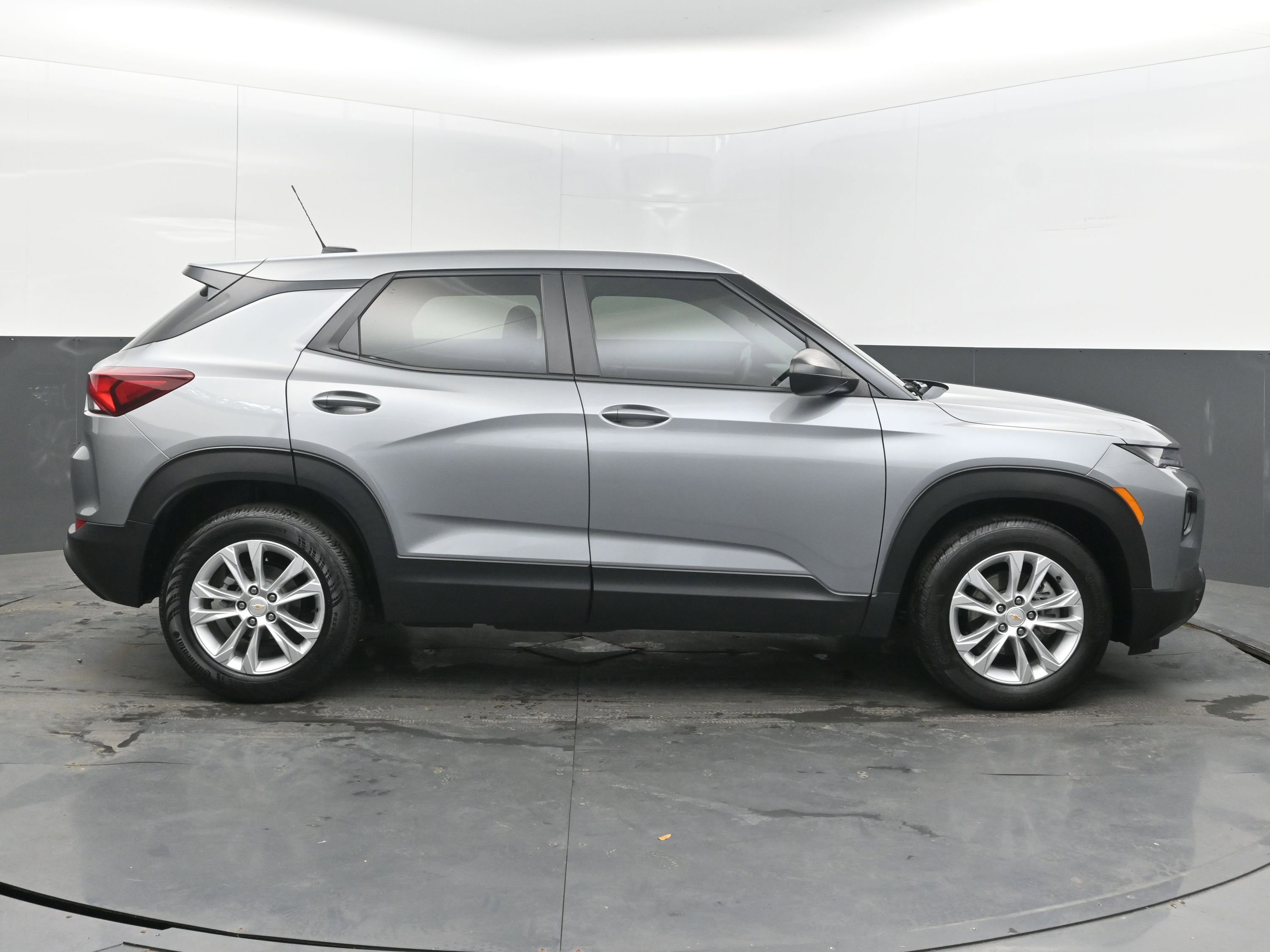 Used 2023 Chevrolet TrailBlazer LS FWD image 10