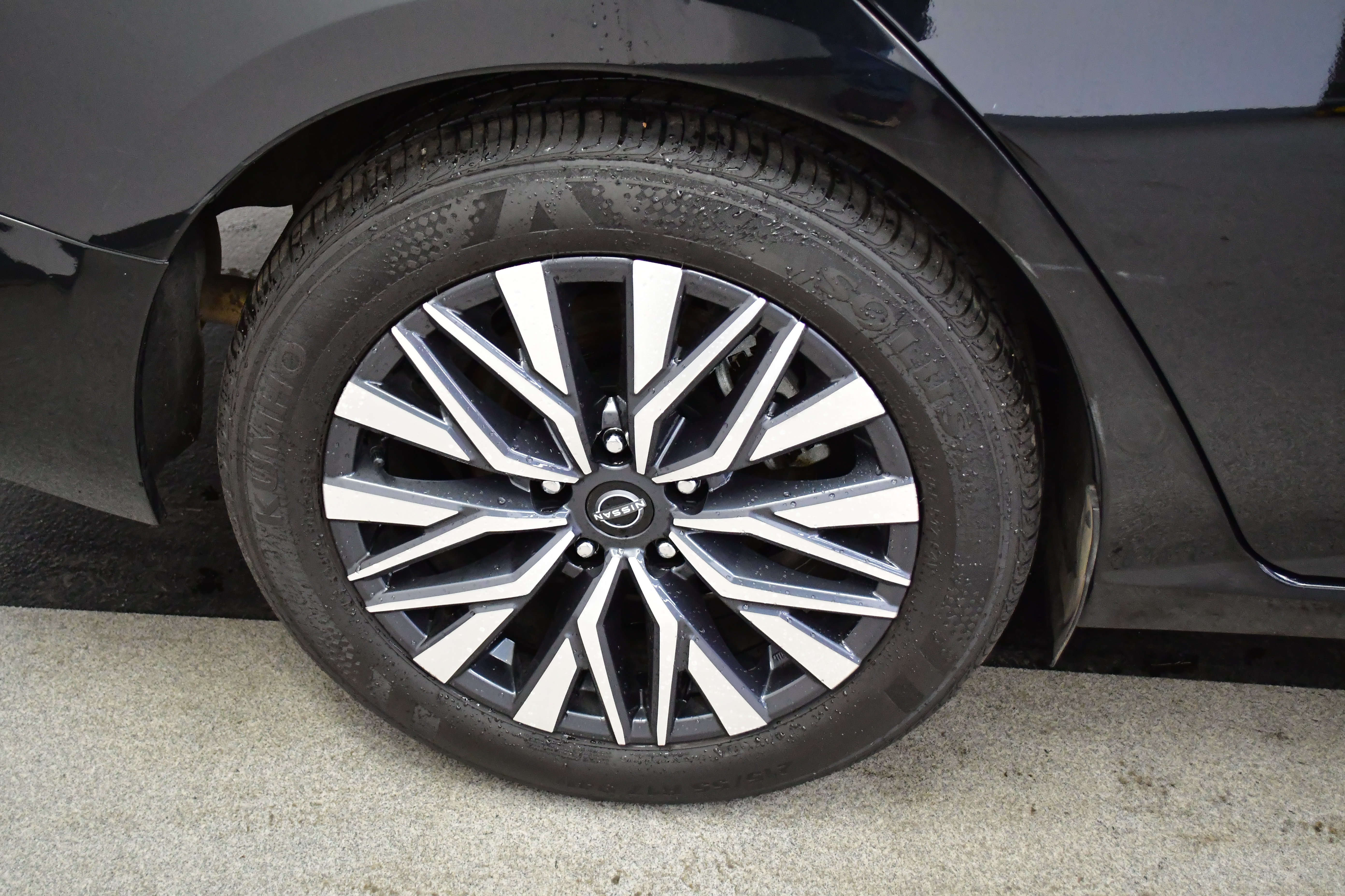Used 2025 Nissan Altima 2.5 SV FWD image 33