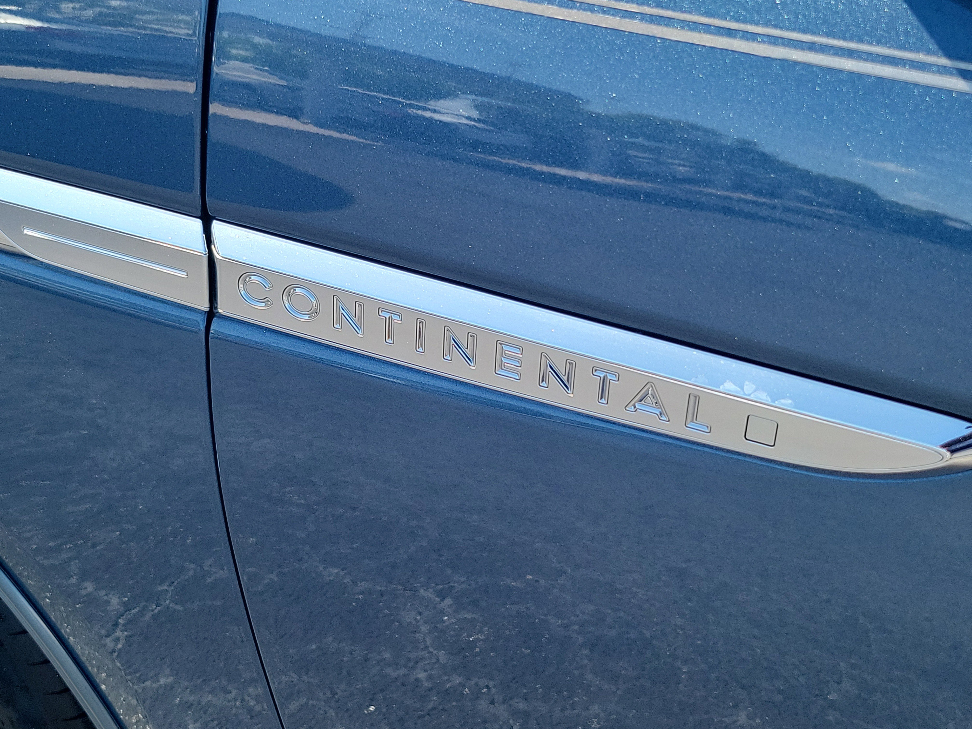 Used 2020 Lincoln Continental w/ Premium Package FWD image 8