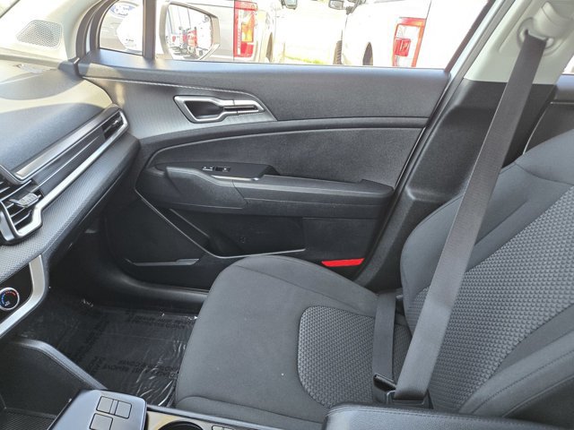 Used 2025 Kia Sportage LX FWD image 15