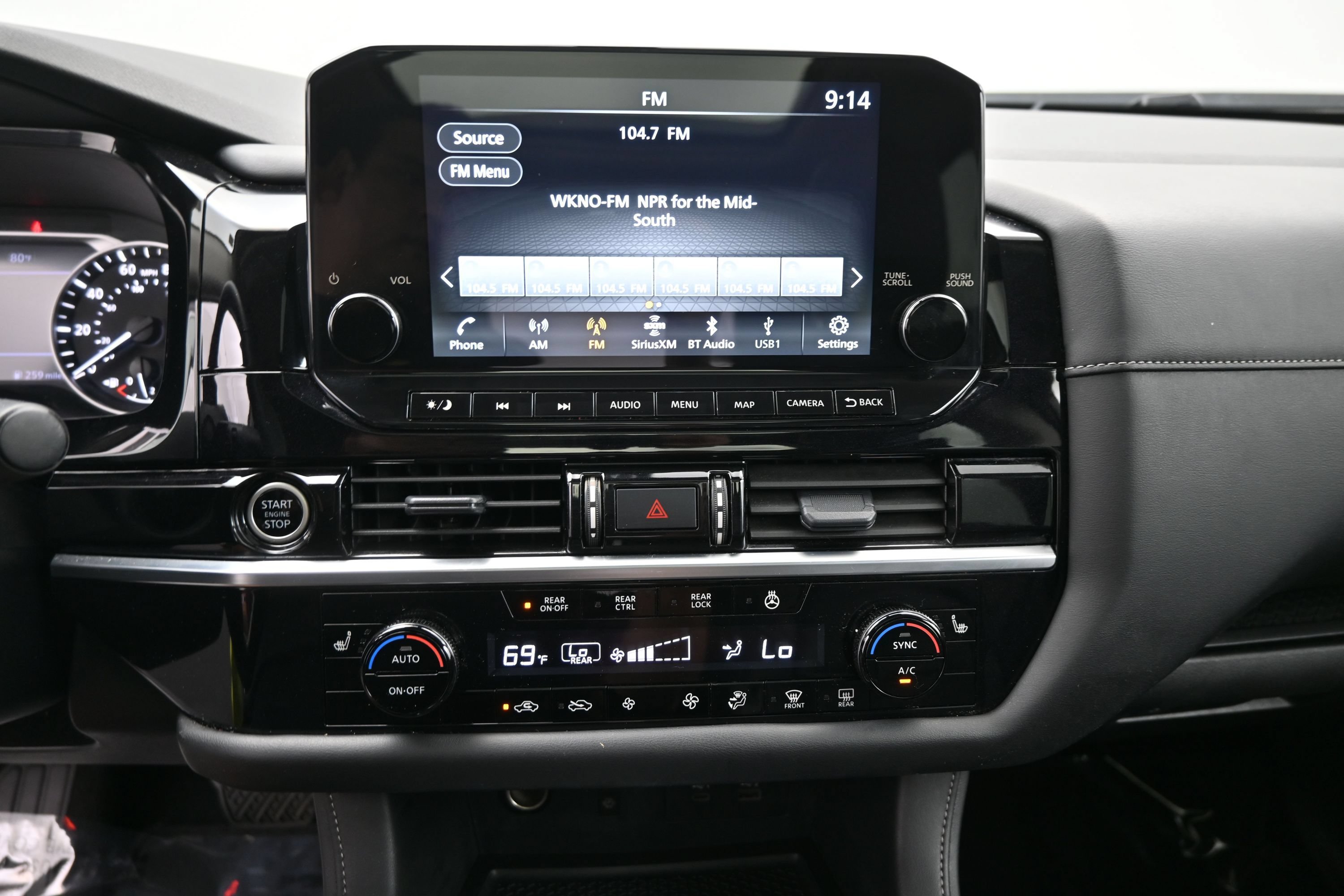 Used 2024 Nissan Pathfinder SL w/ SL Premium Package FWD image 15