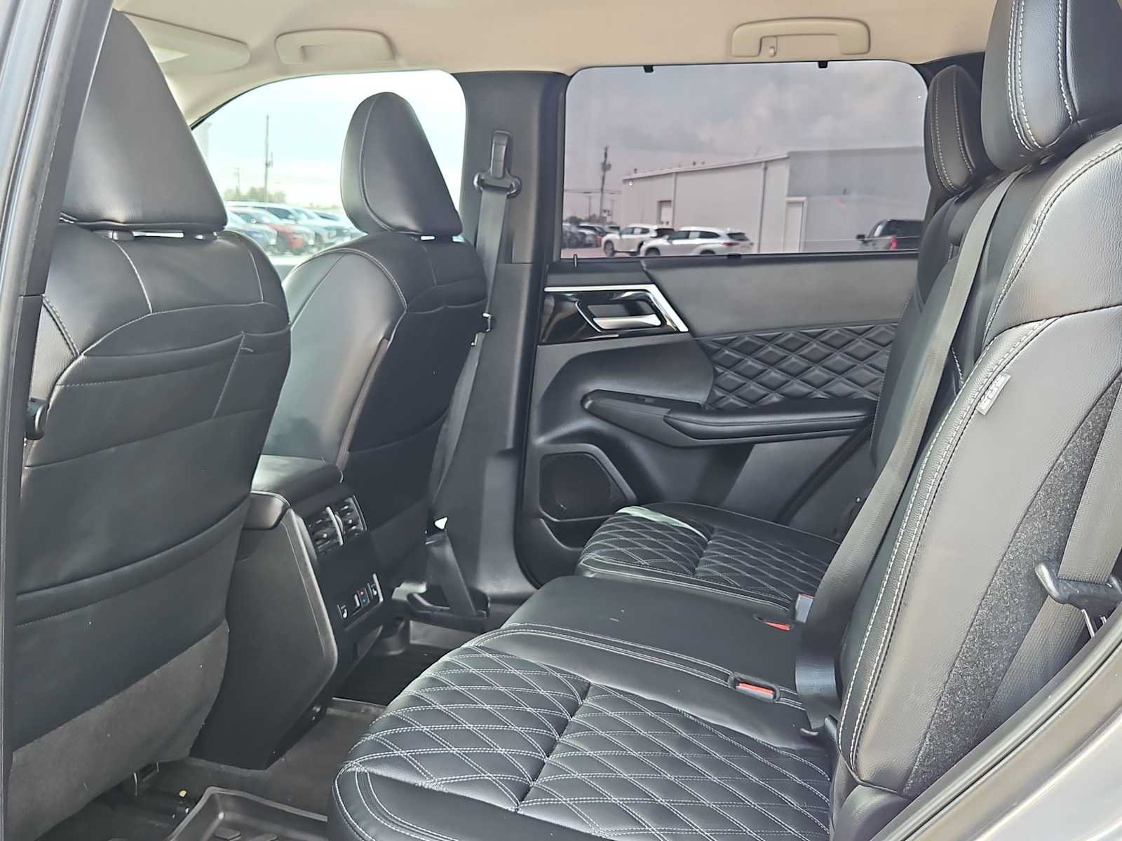 Used 2024 Mitsubishi Outlander SEL FWD image 16