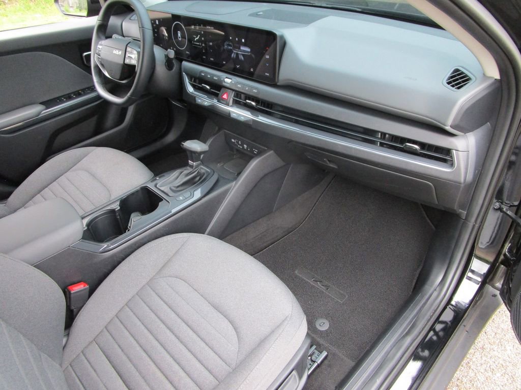 Used 2025 Kia K4 EX image 22