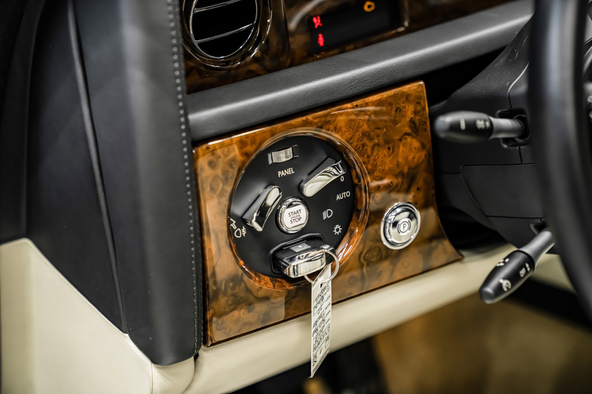 Used 2013 Rolls-Royce Phantom Sedan image 19