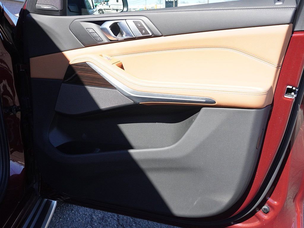 Used 2024 BMW X7 xDrive40i w/ Premium Package image 29