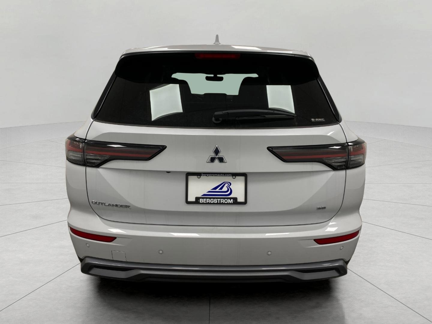 New 2026 Mitsubishi Outlander SE image 4