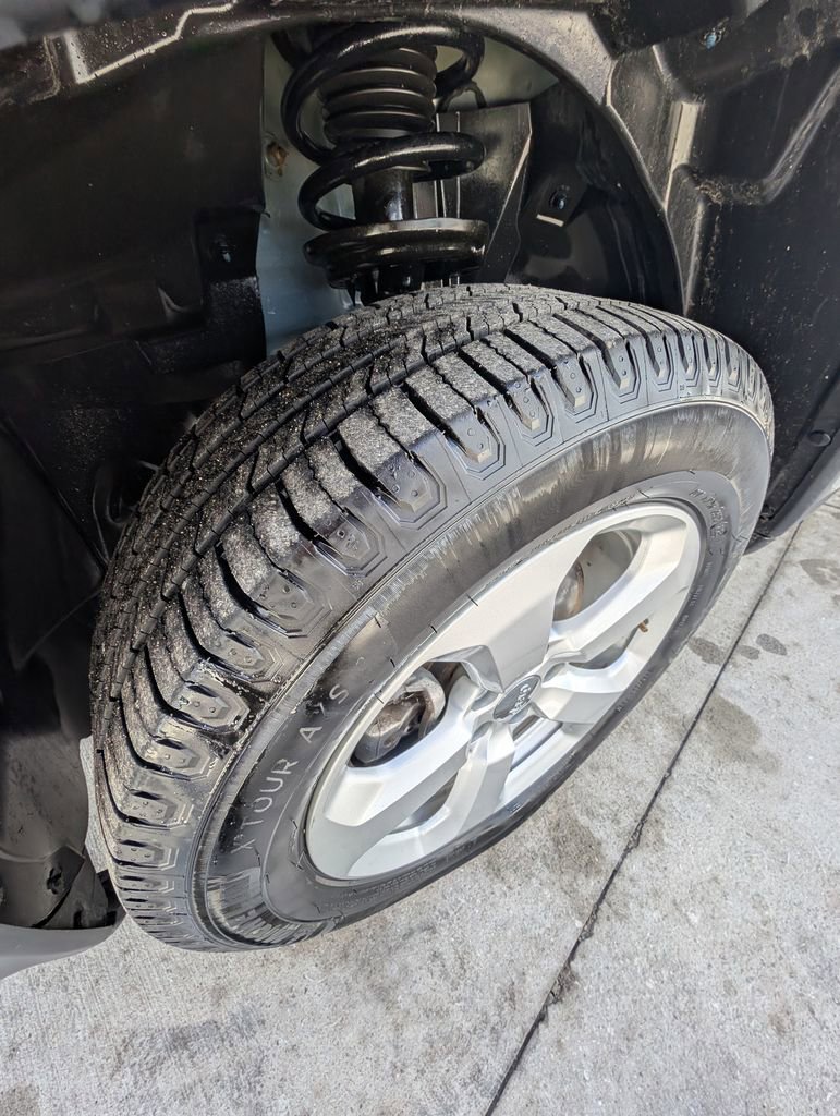 Used 2019 Jeep Compass Latitude w/ Cold Weather Group image 38