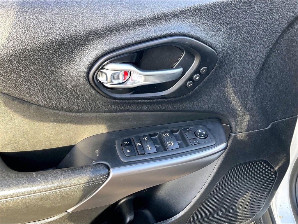 Used 2022 Jeep Cherokee Limited image 37