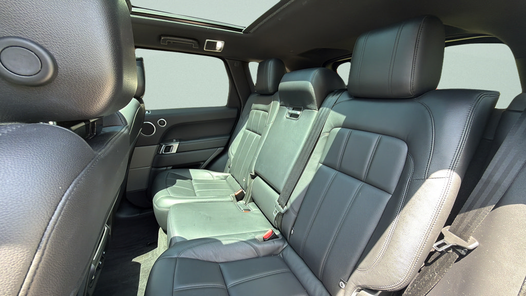 Used 2018 Land Rover Range Rover Sport SE AWD/4WD image 30